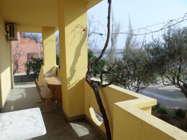 Apartment Dinjiska 9386a, Varaa Huoneisto Kvarner hotellit, joissa on pysäköinti, Pysäköinti