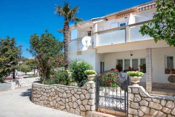 Apartments with parking space Povljana, Pag - 233, Varaa Huoneisto Kvarner hotellit, joissa on pysäköinti, Pysäköinti