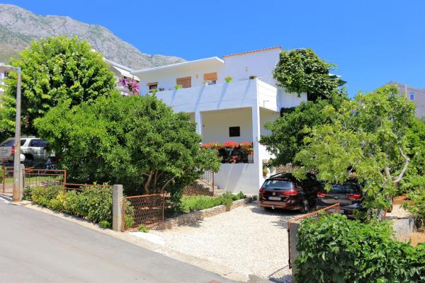 Apartments by the sea Zivogosce - Blato, Makarska - 1057, Varaa Huoneisto Hotellit Split-Dalmatia pysäköinnillä, Pysäköinti
