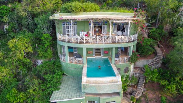 Arcadia Cliff House, Varaa Lomakoti Hotellit Coast Region uima-altaalla, Uima-allas