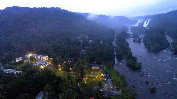 Casa Rio Resorts Athirappilly, Varaa Lomakeskus Hotellit New Delhi uima-altaalla, Uima-allas