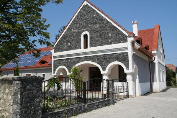 BASALTINA PANZIó, Varaa Hotelli Balatonederics 