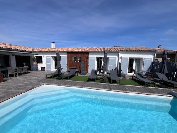 Clos des marais, Varaa Hotelli Hotellit Aquitaine uima-altaalla, Uima-allas