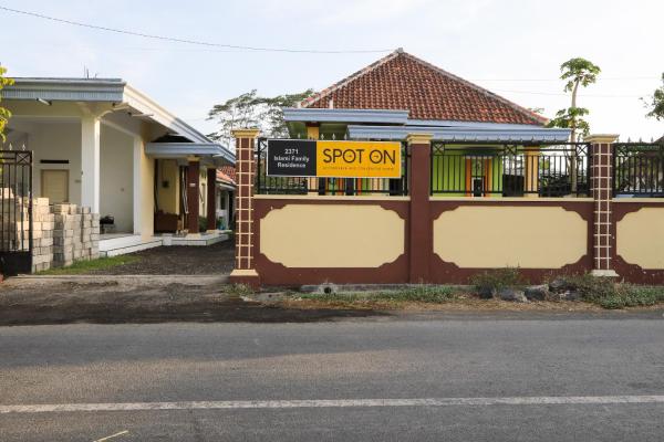 OYO 2371 Islami Family Residence, Varaa Hotelli Rogojampi East Java