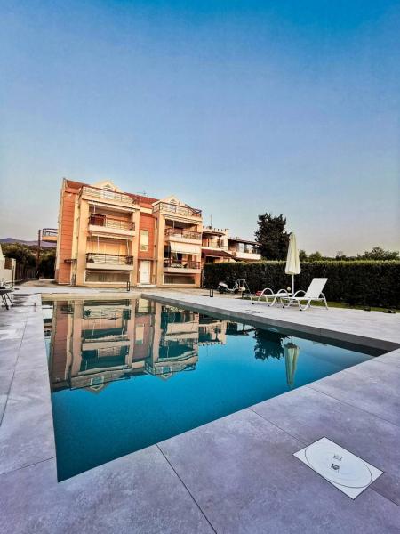 Ostria Seaside Apartments, Varaa Huoneisto Hotellit Peloponnesos uima-altaalla, Uima-allas