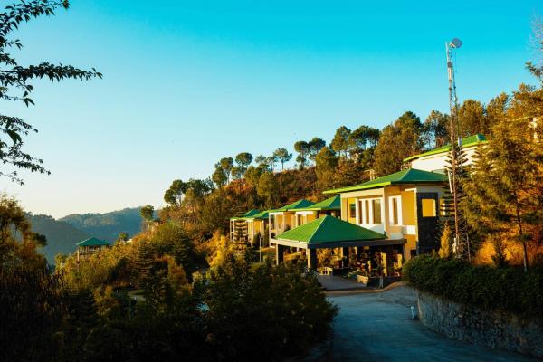 Suryavilas Luxury Resort & Spa, Varaa Lomakeskus Solan 