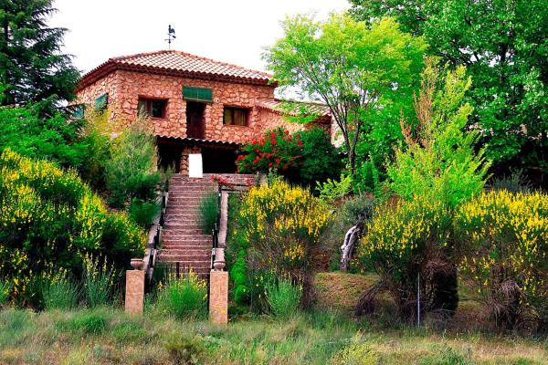 Hotel Royo Guarde-Puente Faco, junto al río Mundo, Varaa Bed and Breakfast Castilla-La Mancha hotellit, joissa on pysäköinti, Pysäköinti
