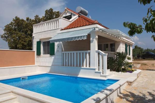 Charming Villa in Pučišća + Pool, Varaa Villa Pucisca Brac