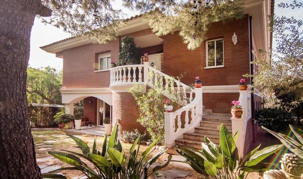 TarracoHomes, Villa Cala Crancs con Piscina Privada y Mesa de Billar, Varaa Villa Hotellit Tarragonès uima-altaalla, Uima-allas