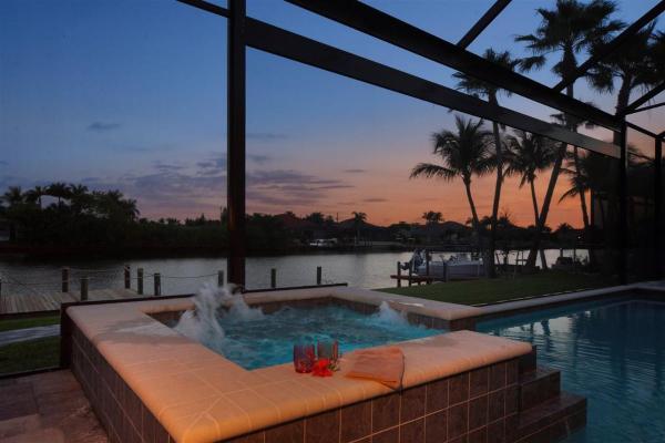 Villa Capricorn, Varaa Villa Huvilat kohteessa Florida, Villa