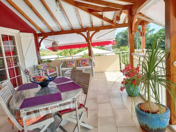 Villa élégante à Saint François avec piscine privée toute lannée, Varaa Villa Hotellit Grande-Terre uima-altaalla, Uima-allas