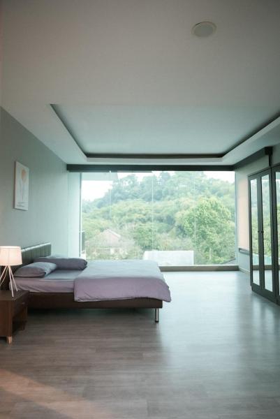 Tropical Bliss Villa by The Feelas, Varaa Villa West Java hotellit, joissa on uima-allas, Uima-allas