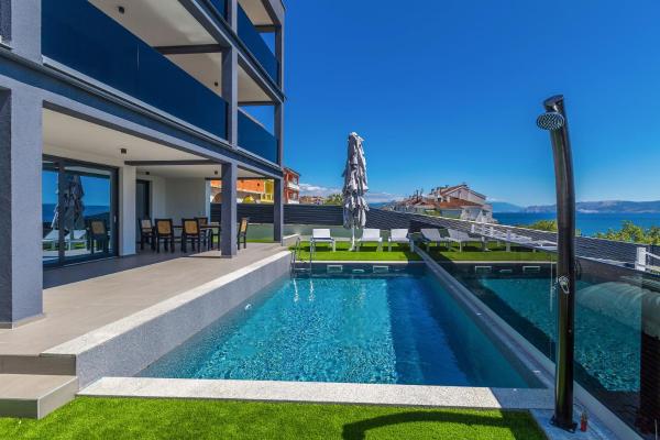 Villa Three Units, Varaa Huoneisto Kvarner hotellit, joissa on pysäköinti, Pysäköinti