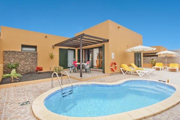 La Casa del Sol ll by Best Holidays Fuerteventura, Varaa Villa Canary Islands hotellit, joissa on uima-allas, Uima-allas