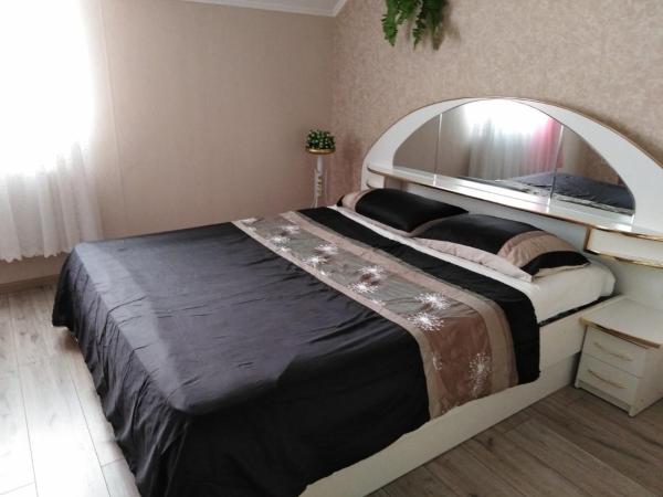 Apartament on Komarova 29 вулиця Комарова 29, Varaa Huoneisto Edulliset hotellit Kirovohrad:ssä