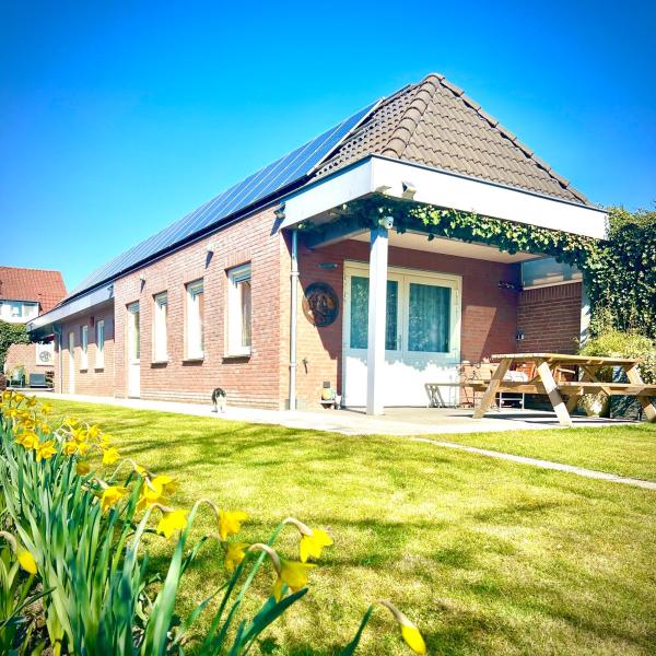 Rooi Bij de Knoptoren B&B, Varaa Bed and Breakfast Sint-Oedenrode Noord-Brabant