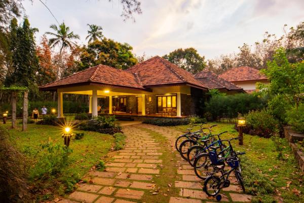 Vaikundam Legacy, Varaa Bed and Breakfast Hotellit Tamil Nadu uima-altaalla, Uima-allas