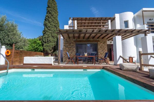 Apollonas & Sibylla Villa, Varaa Villa Hotellit Pothia uima-altaalla, Uima-allas