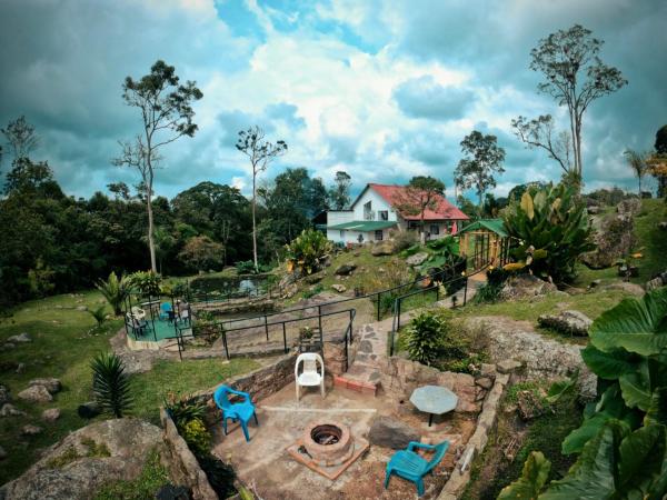 Finca ecoturística Villa tata, Varaa Lomakoti Hotellit Sasaima uima-altaalla, Uima-allas