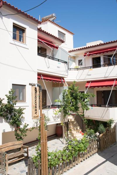 Arhondiko Luxury House, Varaa Huoneisto Sougia 