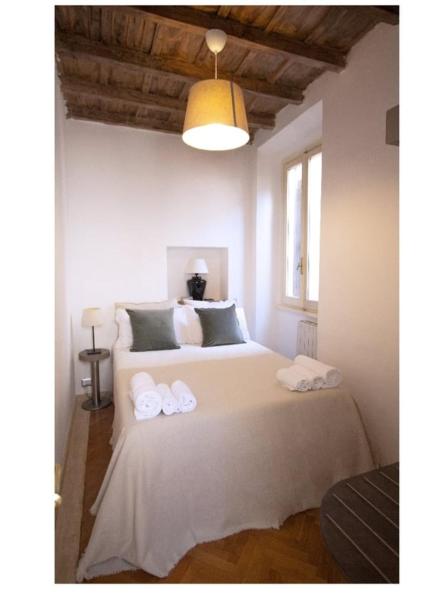 Lovely Apartments in City Centre "Third floor, without elevator", Varaa Huoneisto Spagna Rooma