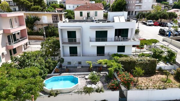 Apartments turtle gardens, Varaa Huoneisto Split-Dalmatia hotellit, joissa on uima-allas, Uima-allas