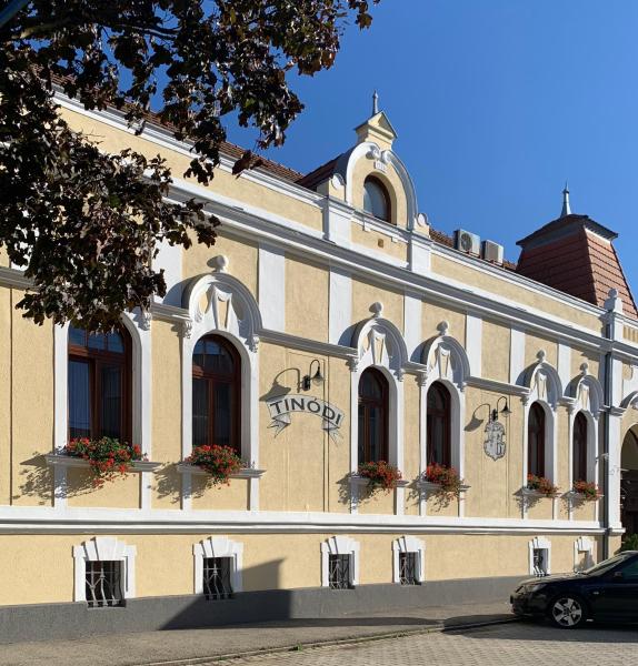 Tinódi Hotel és Étterem, Varaa Bed and Breakfast Sárvár Vas