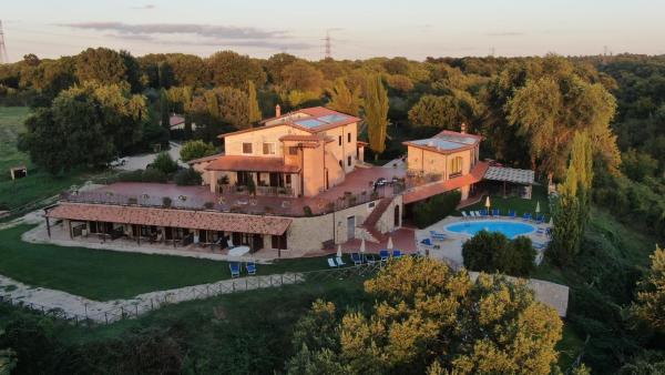 Agriturismo Podere S. Croce, Varaa Maanpuisto / Maisematalo Montemerano hotellit, joissa on uima-allas, Uima-allas