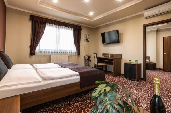 Corvin Pension and Restaurant, Varaa Matkakoti Hotellit Trnavský kraj pysäköinnillä, Pysäköinti