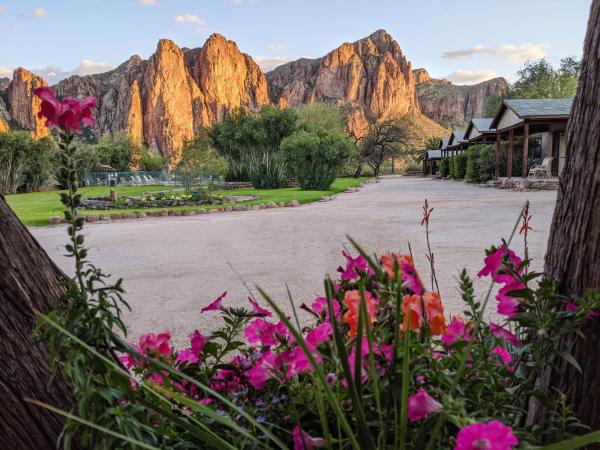 Saguaro Lake Ranch, Varaa Loma-asunto / Lodge Hotellit Arizona aamiaisella, Aamiainen