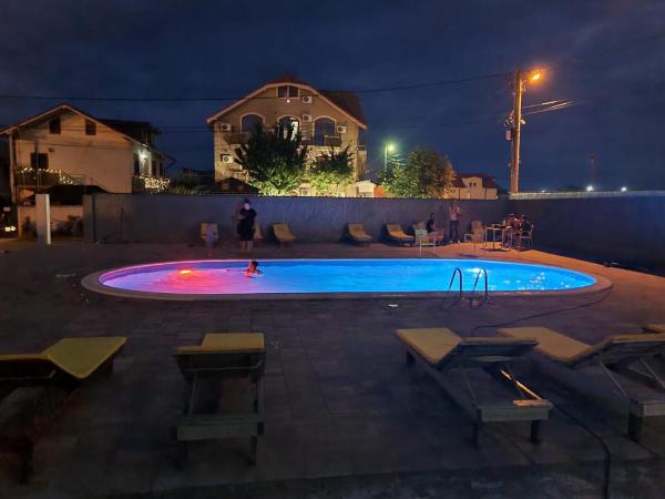 camere de închiriat Duly Costinești, Varaa Matkakoti Costinesti hotellit, joissa on uima-allas, Uima-allas