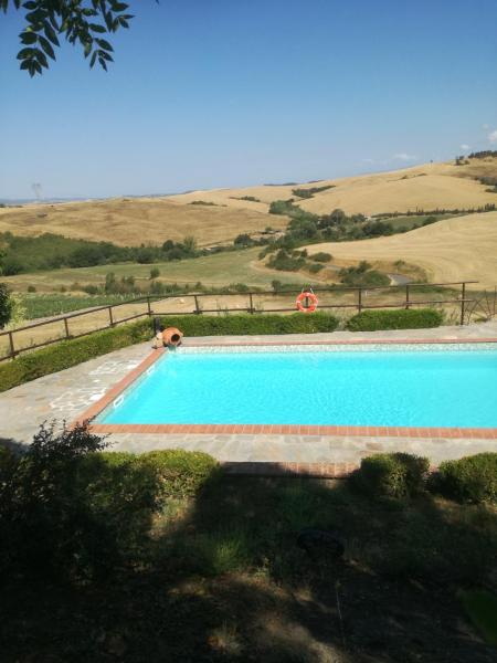 Agriturismo La Mirandola, Varaa Maatalousloma Hotellit Volterra uima-altaalla, Uima-allas
