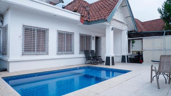 Diyar Villas Puncak M6/14, Varaa Villa Puncak mökit, Mökki