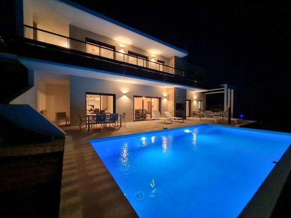 Villa Marcaléone Corse du Sud, Varaa Villa Cirendinu hotellit, joissa on uima-allas, Uima-allas