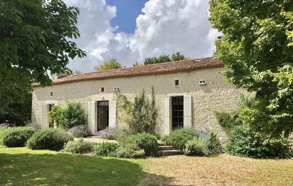 A l'ombre du Tilleul, Varaa Bed and Breakfast Berneuil 
