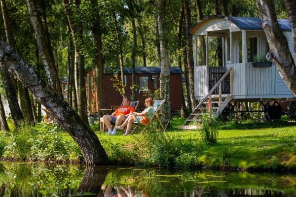 Glamping Limburg - nabij Nationaal Park Hoge Kempen, Varaa Leirintäalue Brussels hotellit, joissa on uima-allas, Uima-allas