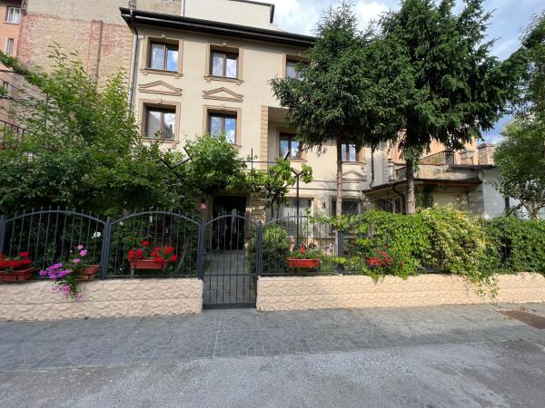 Hotel Boutique Cathedral Plaza Residences room for rent downtown, Varaa Hotelli Sector 1 Bukarest