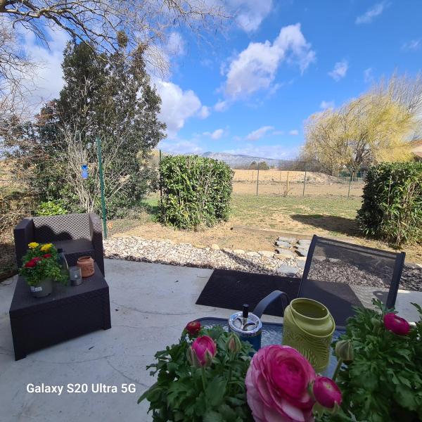 MAS GABELYS superbe vue SAINTE VICTOIRE jardin terrasse et piscine, Varaa Huoneisto Trets Carros