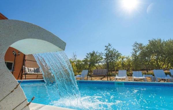 Villa Jelena, Varaa Villa Split-Dalmatia hotellit, joissa on uima-allas, Uima-allas