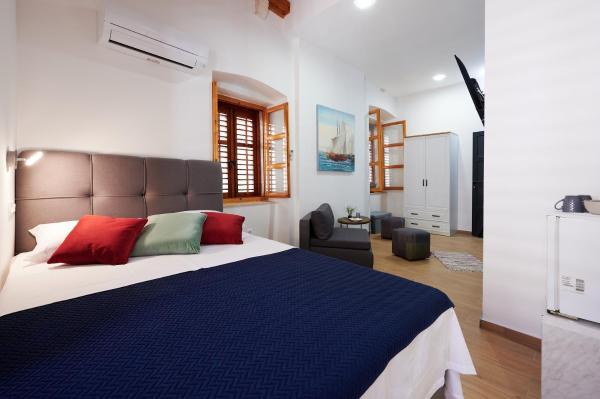 TOMY - KATY, Varaa Bed and Breakfast Split-Dalmatia hotellit, joissa on pysäköinti, Pysäköinti