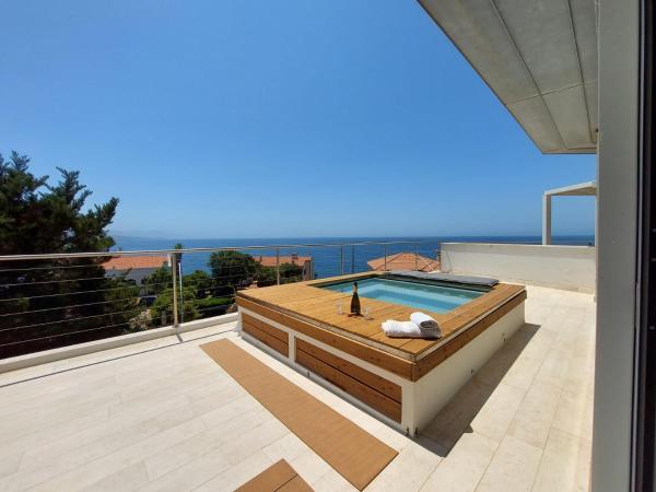 Luxury Seafront Villa with Rooftop Pool & Stunning Sea Views, Varaa Villa Fertilia Sardinia North