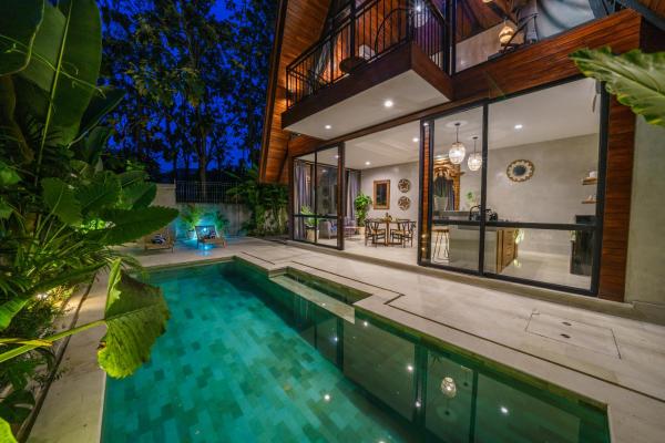 Villa Kirana - Designer 2-bedroom Villa with pool in Pererenan, Varaa Villa Bali hotellit, joissa on pysäköinti, Pysäköinti