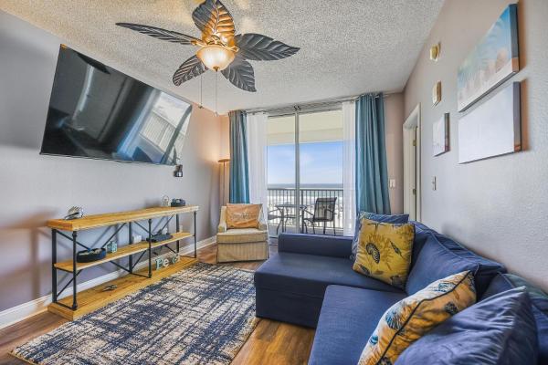 Majestic Beach Resort #204-2 by Book That Condo, Varaa Lomakoti Hotellit Panhandle Florida uima-altaalla, Uima-allas