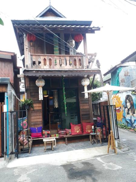 Huen Chiang Man Hostel, Varaa Hostelli Northern Thailand hostellit, Hostelli