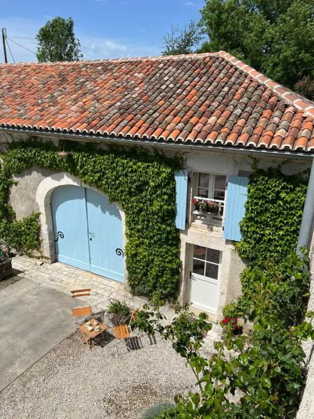 Le logis de Lasteyrie, Varaa Bed and Breakfast La Rochebeaucourt-et-Argentine 