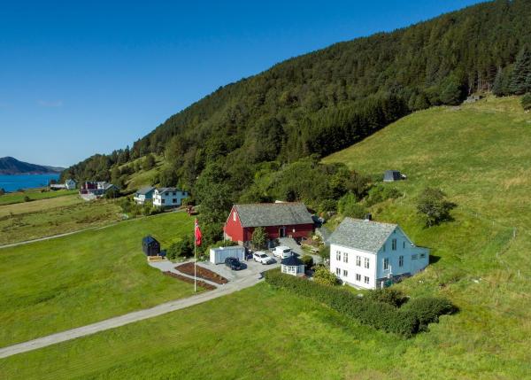 Kråen Gard, Varaa Loma-asunto / Lodge Larsnes 