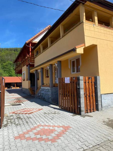 Rajni Panzió, Varaa Matkakoti Praid 
