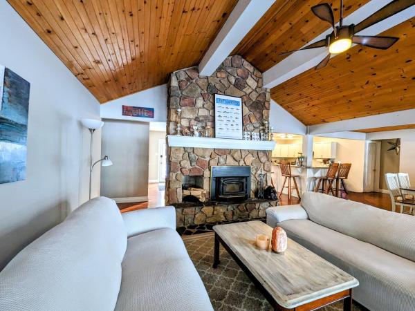 Cozy Escape, Kawarthas Cottage With Sauna, Varaa Lomakoti Buckhorn Kawartha and Northumberland