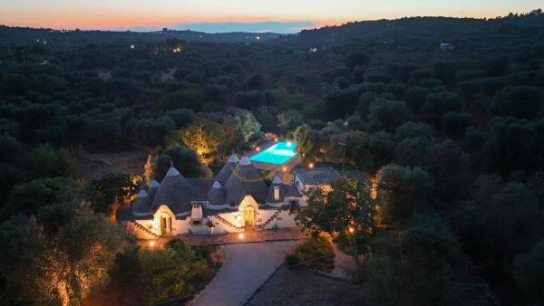 TD Trulli Fico dIndia w Pool Immersed in Nature, Varaa Lomakoti Ceglie Messapica Valle d'Itria