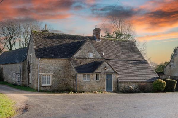 Woodmancote Manor Cottage, Varaa Lomakoti Cirencester 